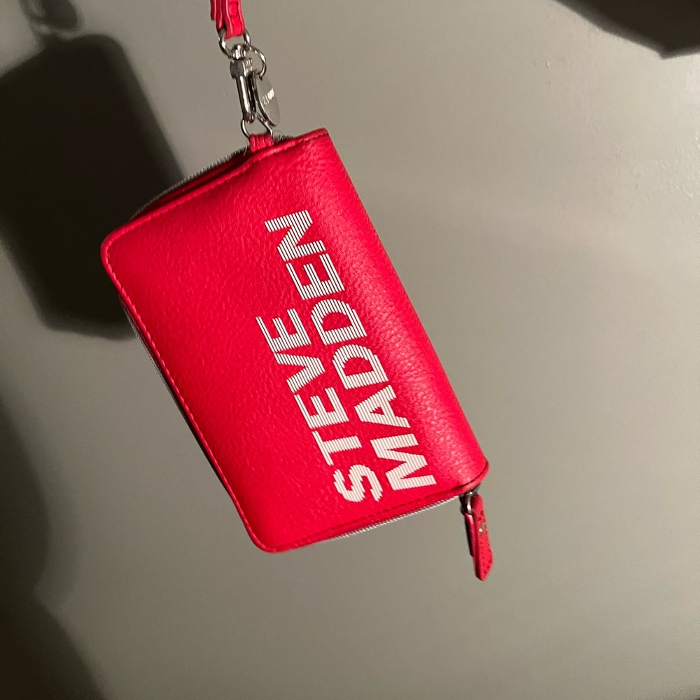 Steve Madden wristlet